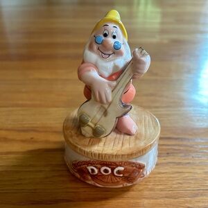 VTG Disney Schmid Snow White Dwarf Doc Musical Figurine Plays Heigh Ho